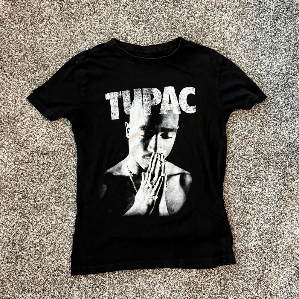 BLACK TUPAC TSHIRT. Good used condition.
